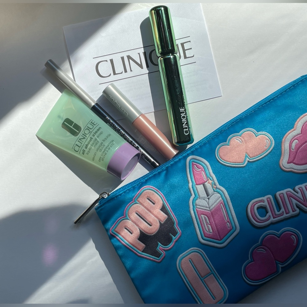 Clinique Bundle Makeup Bundle - Picture 12 of 14